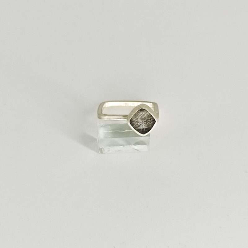 Lithos ring