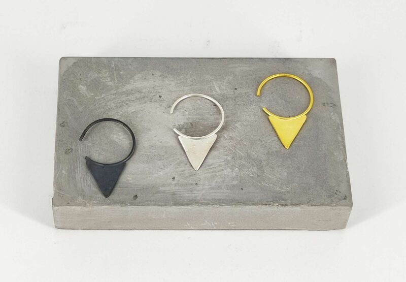 Mini single earrings τρίγωνο μεγάλο